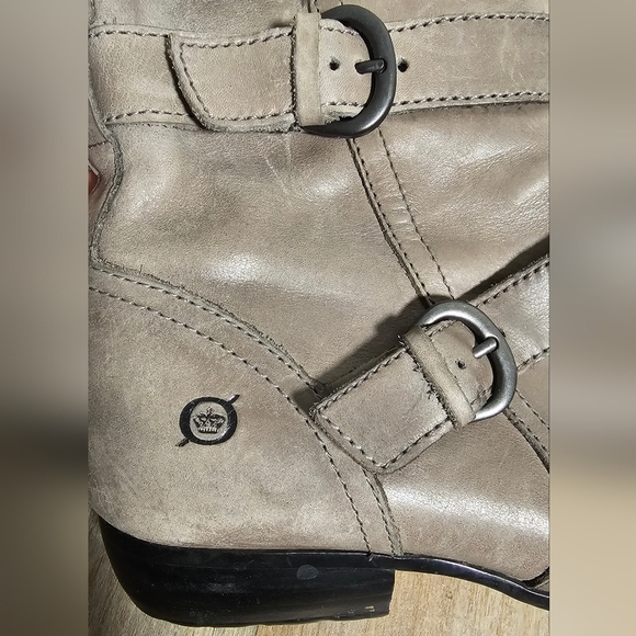 Born Women's Gray Leather Buckle Boots.  Zip Entry Sz 8 - Picture 4 of 8